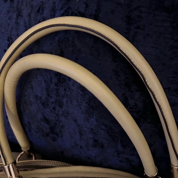 Gorgeous Coach exclusive collection that is in Excellent condition. - Picture 9 of 17